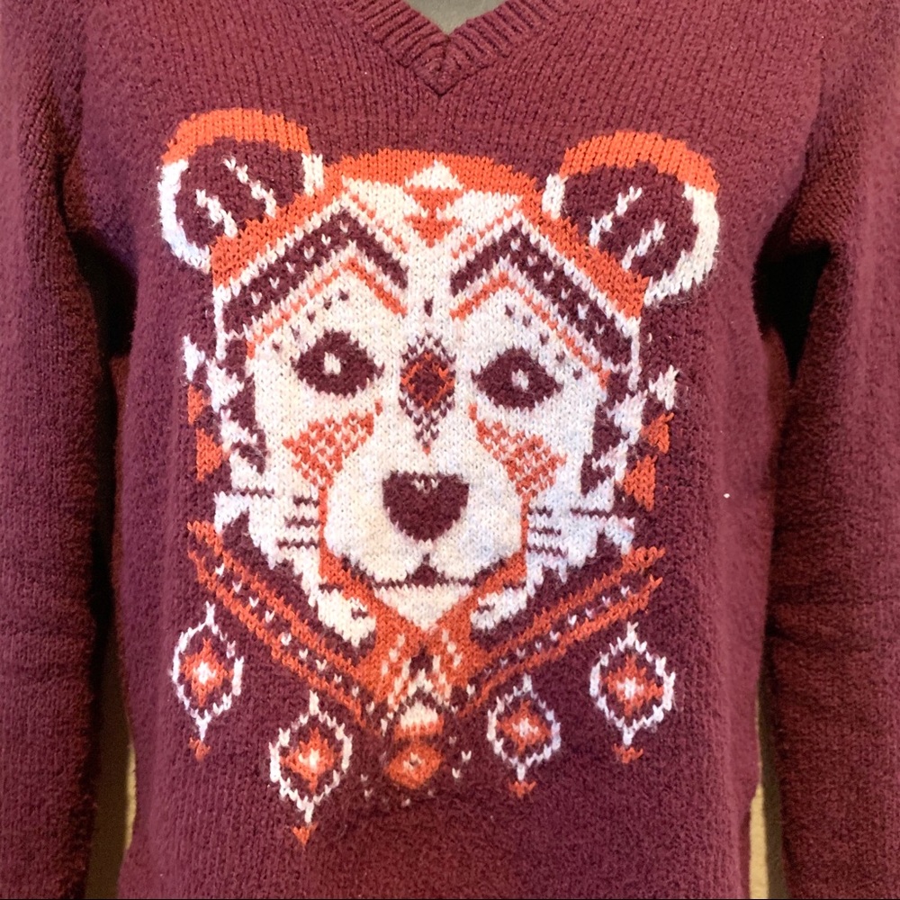 HOLLISTER V-Neck Bear Sweater - Picture 3 of 8
